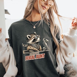 Comfort Colors Pregnancy Reveal to Sister Auntie Shirt, Somebody&#39;s Feral Aunt Shirt, Racoon Shirt, Feral Aunt Shirt, Pregnancy Reveal Gift