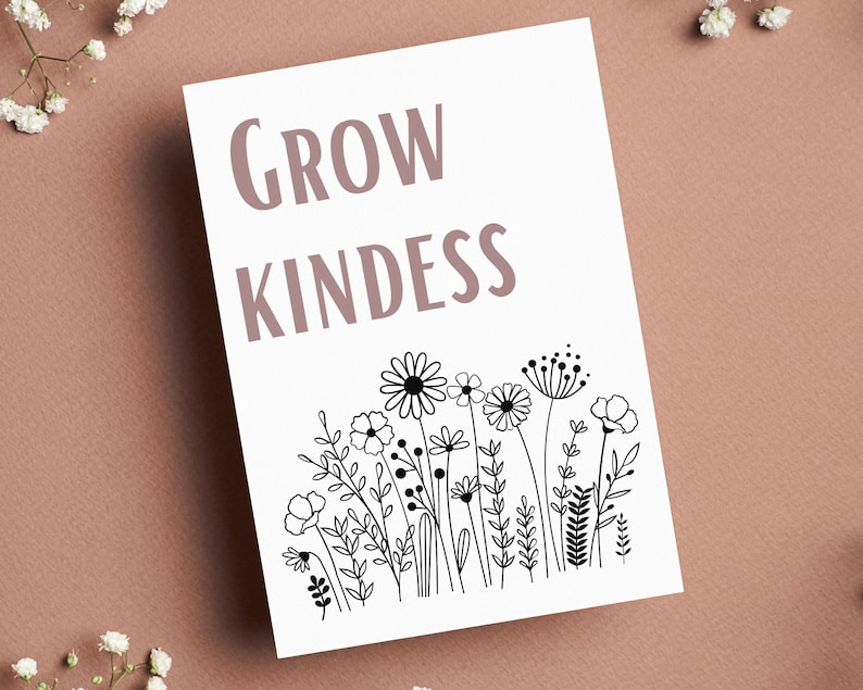 Puede incluir: Una tarjeta blanca con texto negro que dice "GROW KINDNESS" y un dibujo de l&iacute;nea negra de un campo de flores.