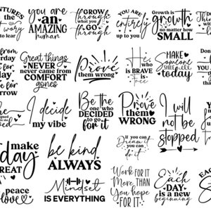 K&ouml;nnte beinhalten: Schwarz-wei&szlig;es Typografie-Design mit motivierenden Zitaten. Die Zitate beinhalten "Abenteuer sind die beste Sorge, die man lernen kann", "Du bist ein erstaunlicher Mensch", "Wachse durch das, was du durchmachst", "Du bist ganz und gar Wachstum, das von dir abh&auml;ngt", "Wachstum ist, egal wie klein", "Tu Dinge mit gro&szlig;er Liebe", "Lernen aus der Vergangenheit, leben f&uuml;r heute, hoffen f&uuml;r morgen", "Gro&szlig;e Dinge kamen nie aus Komfortzonen", "Beweise ihnen, dass sie falsch liegen", "Wer mutig ist, ist frei", "Bringe heute jemanden zum L&auml;cheln", "Schau nicht zur&uuml;ck, du gehst nicht dorthin", "Sie hat das Leben entworfen, das sie liebte", "Ich entscheide meine Stimmung", "Sei derjenige, der sich entschieden hat, daf&uuml;r zu gehen", "Beweise ihnen, dass sie falsch liegen", "Ich werde nicht gestoppt", "Du scheiterst nie, bis du aufh&ouml;rst zu versuchen", "Heute gro&szlig;artig machen", "Sei immer freundlich", "Mindset ist alles", "Wenn du es dir vorstellen kannst, kannst du es tun", "Arbeite daf&uuml;r mehr, als du hoffst", "Jeder Tag ist ein neuer Anfang", "Jeder Tag ist ein neuer Start".
