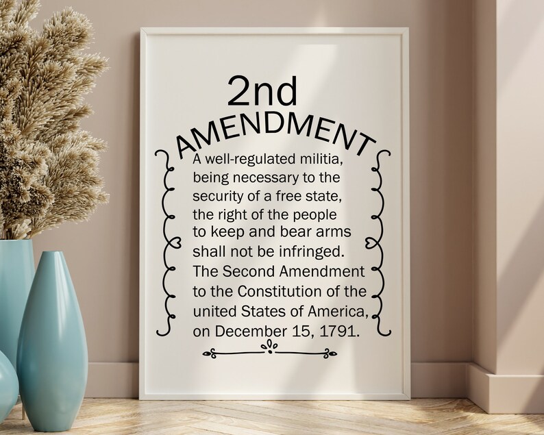 以下が含まれることがあります： 「2nd AMENDMENT」というテキストと、アメリカ合衆国憲法修正第2条の全文が書かれた白黒の印刷可能なポスターです。