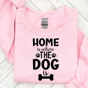 El hogar es donde está el perro, SVG, mamá SVG, pata SVG, amante de los perros, mamá peluda SVG, pawsitive, letrero redondo para puerta de entrada, cachorro SVG, refranes de perros, clipart de perro