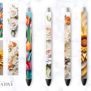 K&ouml;nnte beinhalten: Satz von f&uuml;nf Stiften mit verschiedenen Blumendesigns. Die Designs umfassen Tulpen, Rosen und Sonnenblumen. Die Stifte sind wei&szlig; mit schwarzen Akzenten und haben eine schwarze Tintenspitze.