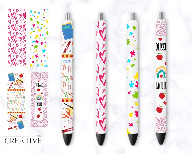K&ouml;nnte beinhalten: Vier wei&szlig;e Stifte mit verschiedenen bunten Designs. Die Designs beinhalten Herzen, Puzzle-Teile, Leopardenmuster und einen Regenbogen mit den Worten "Blessed Teacher".