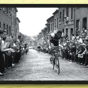 Tour de France 1957, Jacques Anquetil over de Mur de Grammont, wielerfotoafdruk