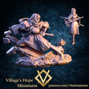 Peut inclure: Une miniature imprimée en 3D d'une guerrière féminine en robe flottante, tenant une épée et debout sur une base rocheuse. La miniature est peinte en gris clair.