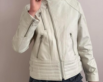 Blouson moto en cuir d'agneau blanc : style motard vintage