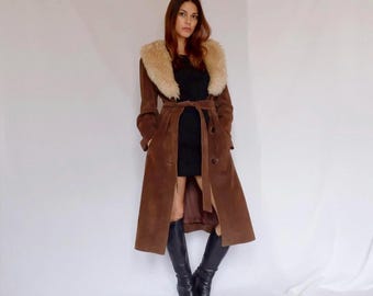 Płaszcz Penny Lane z brązowego zamszu w stylu vintage – damski płaszcz afgański w stylu boho z lat 70. z długim futrzanym kołnierzem i zimowym futrem