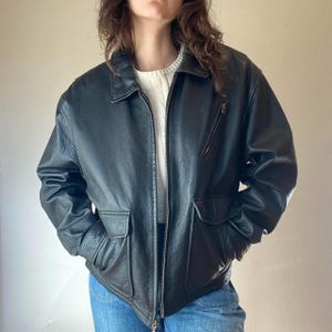 Blouson aviateur vintage en cuir noir - Blouson oversize en cuir véritable des années 90 pour femme