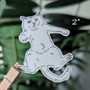 "Aufkleber - ""Feed Me When The World Ends"" - Handgezeichnet - Mini - Weiße Katze - Lustig - Faul - Schläfrig - Frech - Katzenliebhaber"