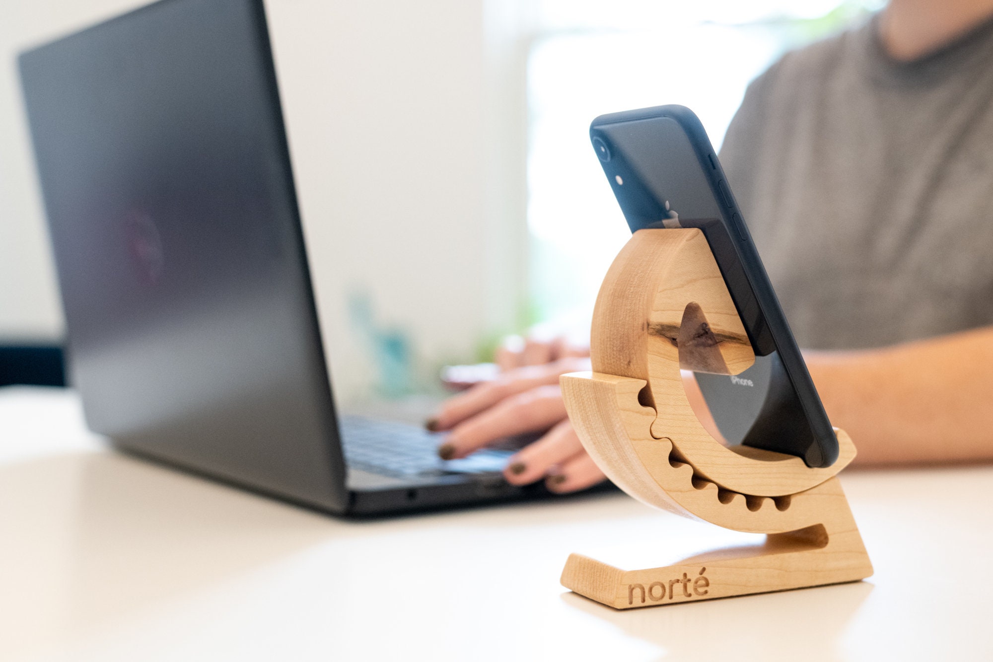 Gear Reduction Phone Stand