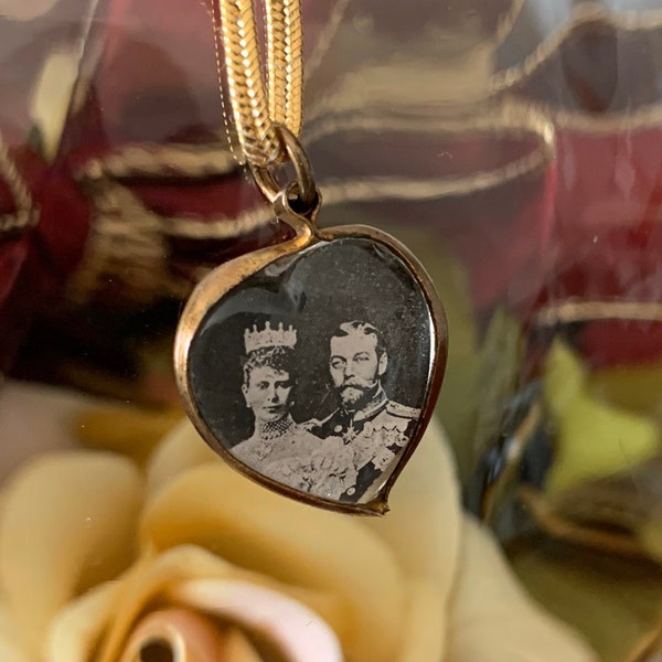 Rare Form Antique King George V Queen Mary Heart Pendant 2 Sided Coronation Portraits Edward VII Alexandra British Royalty Memorabilia 1911