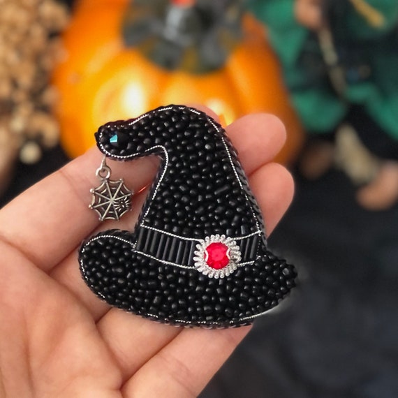 Enchanting Witch Hat Lapel Pin With Rhinestones-halloween Fashion