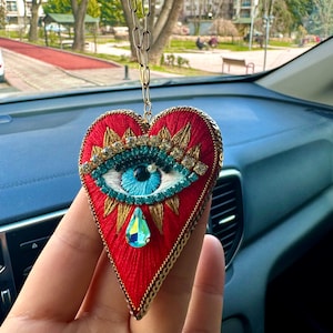 Pendentif mauvais œil pour voiture : accroche-rétroviseur coeur rouge