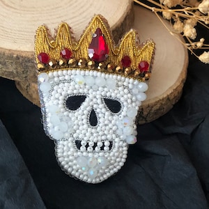 Embroidered Gothic Skull Brooch: Glass Beaded Halloween Jewelry