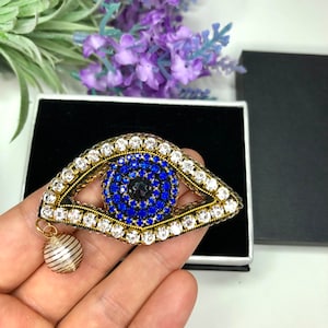 Gestickte Evil Eye Brosche: Perlen Schutznadel, Handgemachter Schmuck