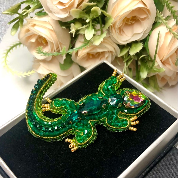 Chameleon Brooch, Embroidered Pin, Handcraft Accessories, Handmade Gift, Glass Beads, Beaded Animal Ornament,Lizard Brooch