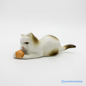 Playing Little Kitten, vintage Zsolnay porcelain figurine