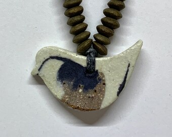 Vintage Ceramic Bird Beads Great to for making necklaces charm bracelets or enhancements to bookmarks and cards. Vintage Ceramic Bird Beads Great to for making necklaces charm bracelets or enhancements to bookmarks and cards.