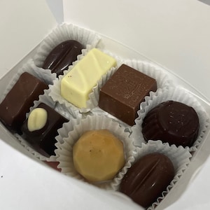 Diabetic Belgian Chocolates in White Gift Box 185g 16-17 individual chocolates by The Chocolate Source image 2
