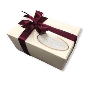 Chocolates belgas de lujo Caja de regalo blanca de 200 g que contiene 13-14 chocolates surtidos de Chocolate Source imagen 6