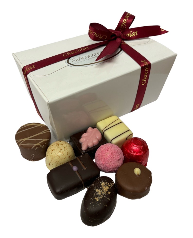 Luxury Belgian Chocolates 200g White Gift Box containing 13-14 Assorted Chocolate by the Chocolate Source 画像 1