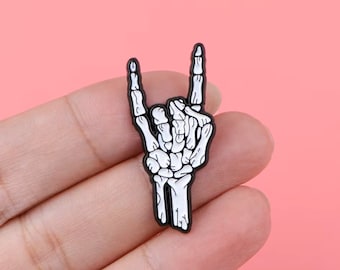 Punk Rock Skelett Hand Emaille Pin: Schwarze Anstecknadel aus Metall