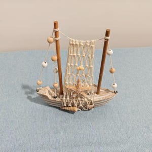 Wooden Nautical Boat Decor with Net and Starfish – Coastal Tabletop Ornament, Beach House Ocean Decor, Rustic Maritime Accent