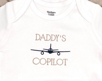 Embroidered Daddy’s Copilot ONESIES® Brand • Airplane Bodysuit • Pregnancy Announcement • Baby Copilot on the way • Baby Shower Airplane