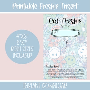 Può includere: Inserzione stampabile per diffusore di profumo per auto con un motivo floreale e uno specchietto retrovisore per auto disegnato. Il testo "Cat Freshie" è in cima al design. Il testo "Freshie Scent" è sotto l'immagine e include istruzioni per l'uso. Il testo "INSTANT DOWNLOAD" è in fondo al design. Il design è disponibile in due dimensioni: 10,16 cm x 15,24 cm e 12,7 cm x 17,78 cm.