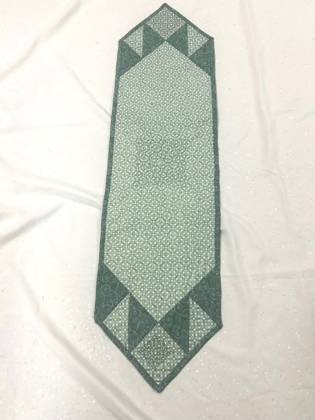Gaelic Heritage Quilted Table Runner NCU0HNH840