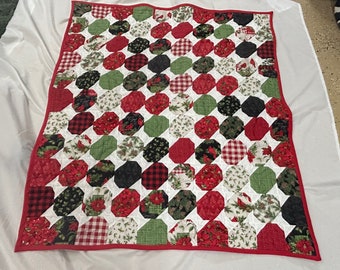 Christmas Lap Quilt, Spool Pattern Quilt Throw, Quilted Lap Blanket, Wheelchair Blanket, Holiday Throw, Christmas Throw