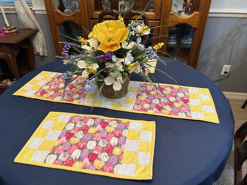 Quilted Tulip Table Runner and Placemat Set: Spring Floral Cotton - Etsy