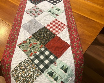 Christmas Table Runner, Dresser Scarf, Quilted Table Runner, Reversible Tabletopper, Coffee Table Topper, Holiday Table Runner, Retro Table