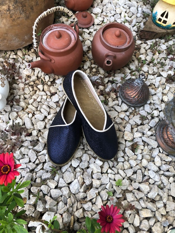 Handmade Patterned Dark Blue Yemeni Shoes | Genuine Leather  display picture 1