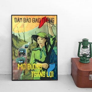 Cartel de propaganda de la guerra de Vietnam: "Asegura el tráfico y todos ganaremos". Impresión del Viet Cong de Ho Chi Minh, Vietnam del Norte.