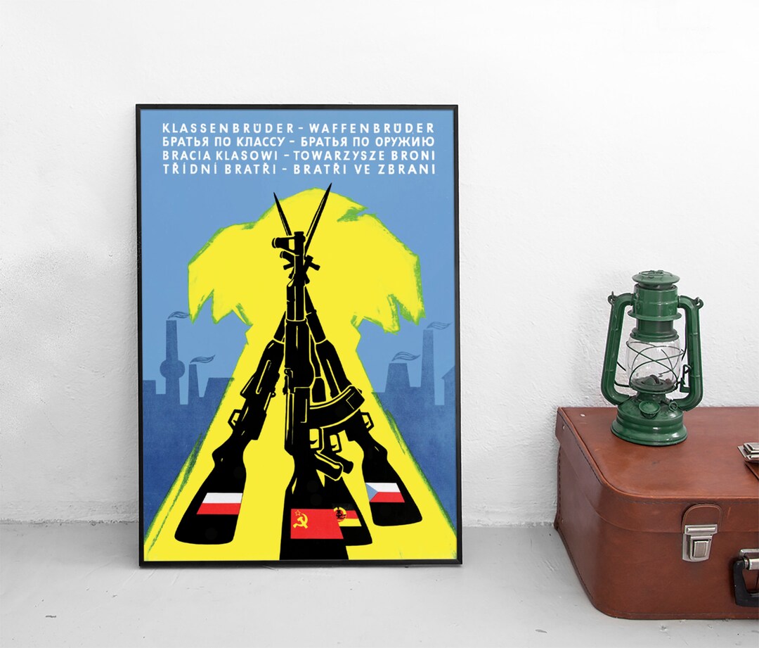 Modèle D'affiche Blanc Vierge Sur Fond Transparent. Affiche, Feuille De Papier Accrochée à Un