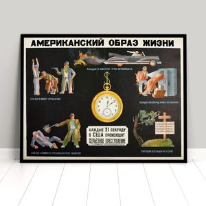 Może przedstawiać: Czarno-biały plakat z tekstem "АМЕРИКАНСКИЙ ОБРАЗ ЖИЗНИ" u g&oacute;ry. Plakat przedstawia r&oacute;żne sceny z amerykańskiego życia, w tym samoch&oacute;d, zegar i ludzi. Tekst na plakacie brzmi: "КАЖДЫЕ 21 СЕКУНДУ В США ПРОИСХОДИТ СЕРЬЕЗНОЕ ПРЕСТУПЛЕНИЕ".