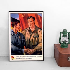 Cartel de propaganda de la RDA: «Aprender de los soviéticos significa aprender a ser victorioso». Impresión de pared vintage de la RDA de Alemania Oriental.