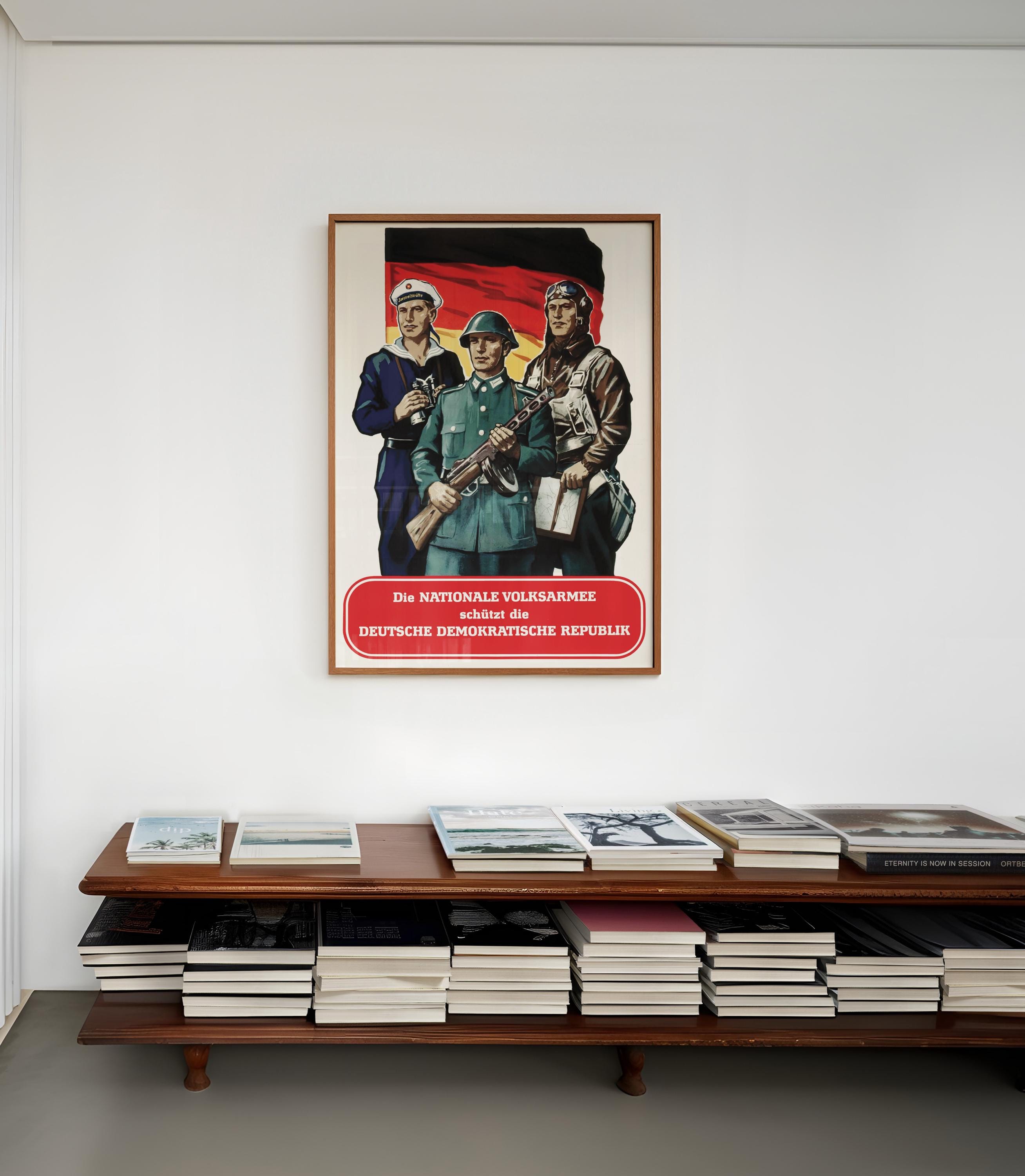 1956年 東ドイツ NVA プロパガンダポスター「国家人民軍はDDRを守る
