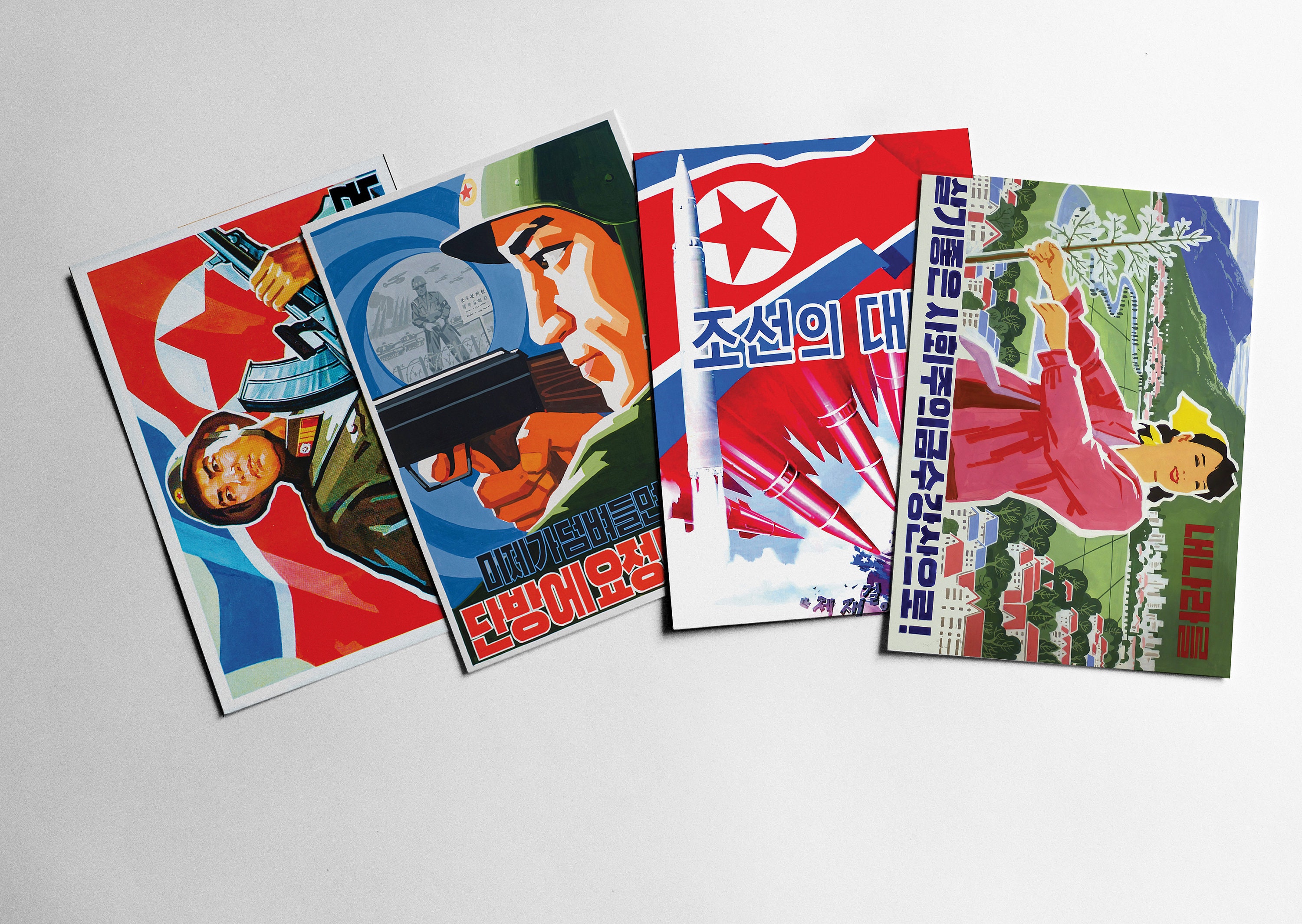 ポストカード4枚：北朝鮮のプロパガンダポスター（共産主義