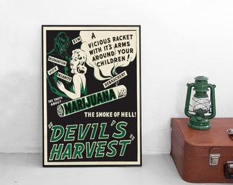 Può includere: Un poster incorniciato in stile vintage raffigurante una figura di diavolo verde e una donna, con il testo in grassetto A VICIOUS RACKET WITH IT'S ARMS AROUND YOUR CHILDREN, MARIJUANA THE SMOKE OF HELL e DEVIL'S HARVEST, su sfondo nero e crema.