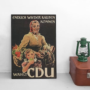 Puede incluir: Un cartel político vintage con una mujer y un niño. El cartel es en blanco y negro con acentos rojos, verdes y amarillos. El texto en el cartel dice "ENDLICH WIEDER KAUFEN KONNEN WAHLT CDU".
