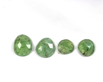 Piedra preciosa de prehnita rutilada verde: cabujón de talla rosa (11,30 x 12,50 mm)
