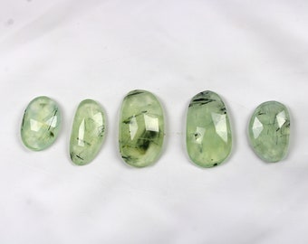 Piedra preciosa de prehnita rutilada: cabujón de talla rosa verde (9,50 x 19,50-13 x 22,20 mm)