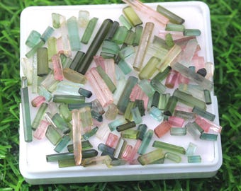 Bastoncini grezzi di multitormalina: pietre preziose taglio matita rosa/verde, 75,6 carati