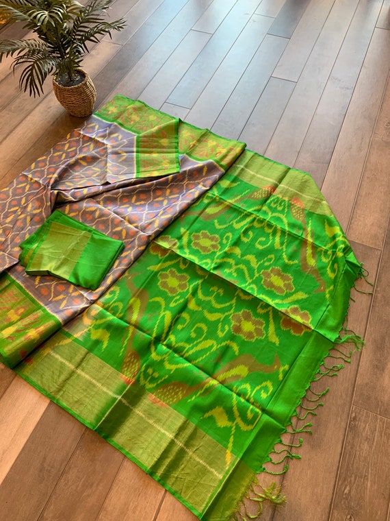 Silk Mark Certified Pure Pochampally Ikkat Silk Saree with Contrast Blouse Piece
