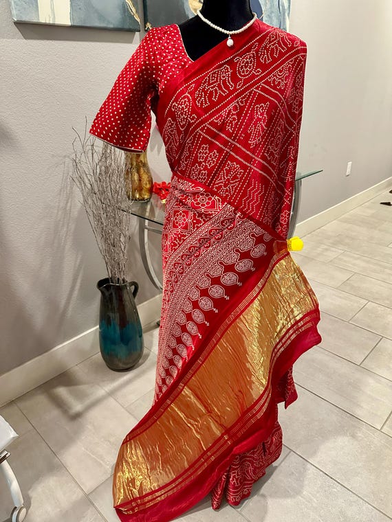Size 36-44 adjustable stitched blouse : Pure gajji silk saree with bandhni prints and lagdi patta pallu | gajji silk sarees online shopping