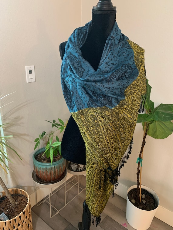 Soft, Reversible Kashmiri Paisley Shawl/Stole