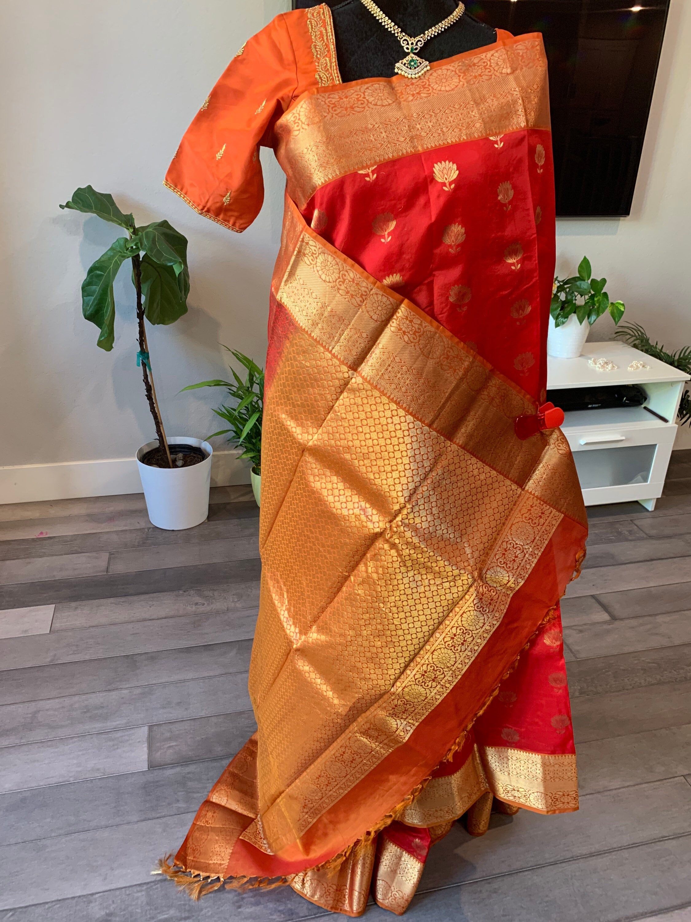 Kanchipuram sarees | latest traditional kanchipuram handloom saree online  from weavers | TPKCH00639