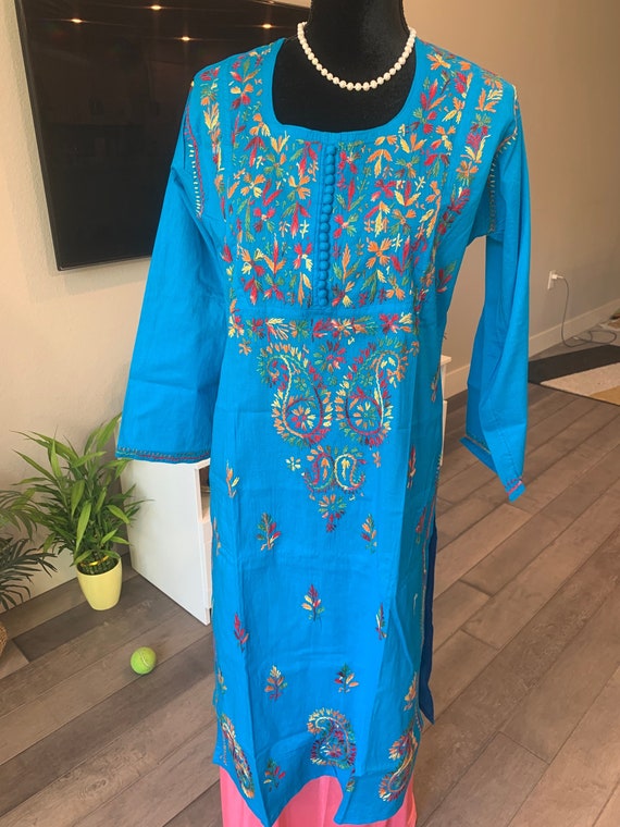 Tvis and Bliss. Hand Embroidered Green Cotton Lucknow Chikankari Kurti